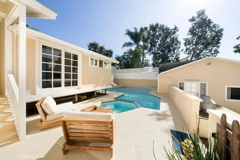 541 Oak Street, Laguna Beach, CA 92651