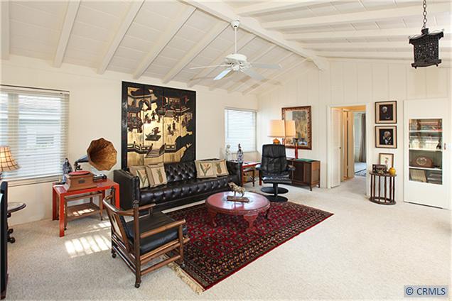 Inviting cottage located on a premium Village Street - 546 SEAVIEW Street, Laguna Beach CA 92651 - photo 1