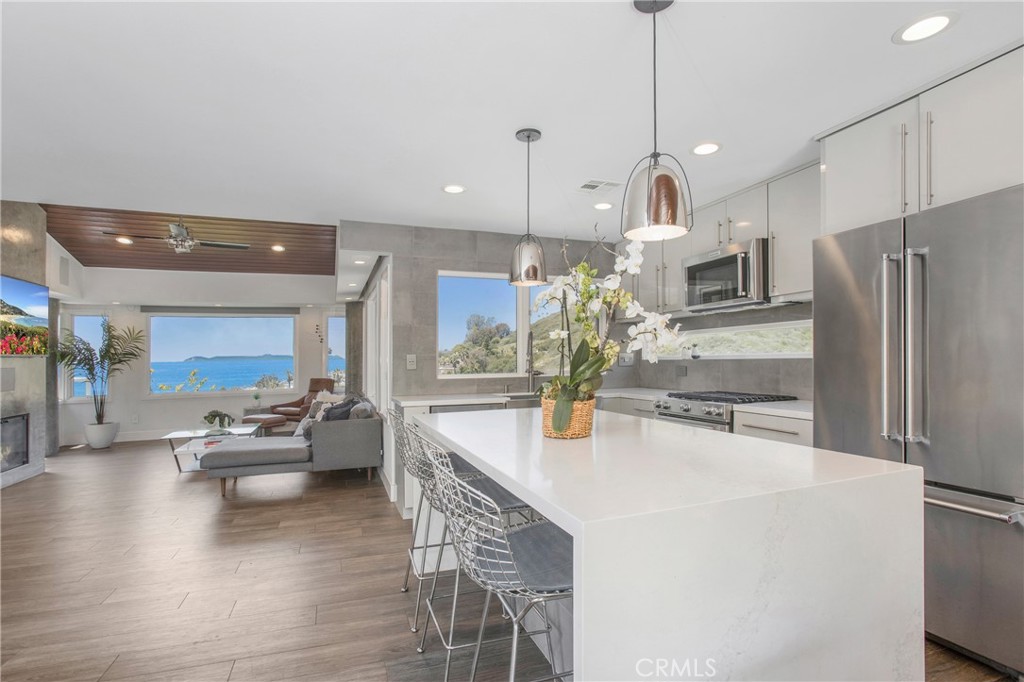 546 Temple Hills, Laguna Beach CA 92651 - photo 3