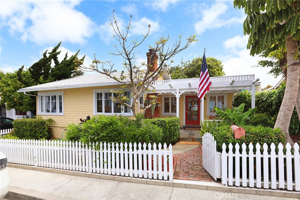 556 Through Street, Laguna Beach CA 92651 - photo 1