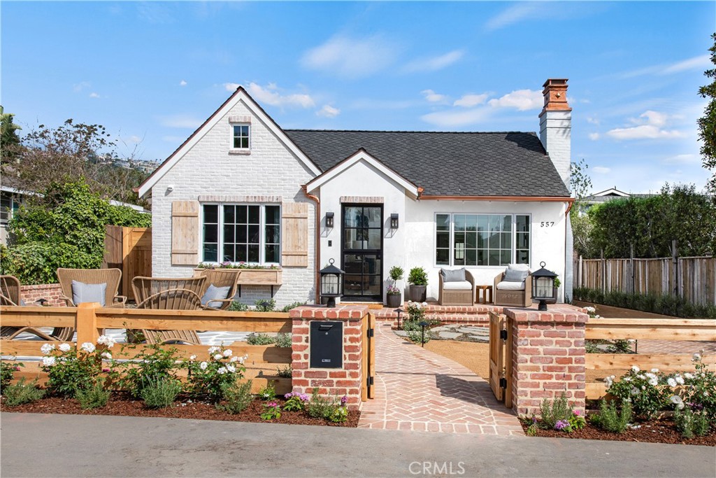 557 Mountain Rd, Laguna Beach CA 92651 - photo 1