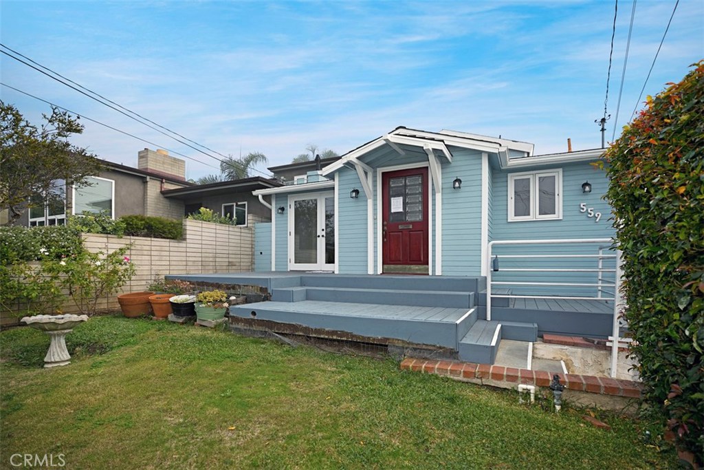 GREAT COTTAGE LOCATED IN THE HEART OF LAGUNA BEACH- UPSTAIRS MASTER WITH VIEW - 559 Thalia Street, Laguna Beach CA 92651 - photo 1