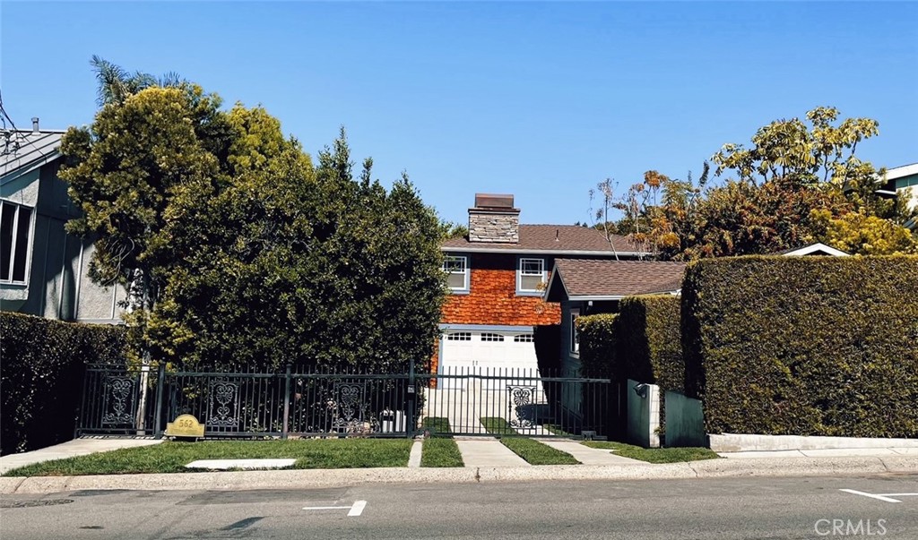Deeply set from street offering privacy - 562 Thalia Street, Laguna Beach CA 92651 - photo 1