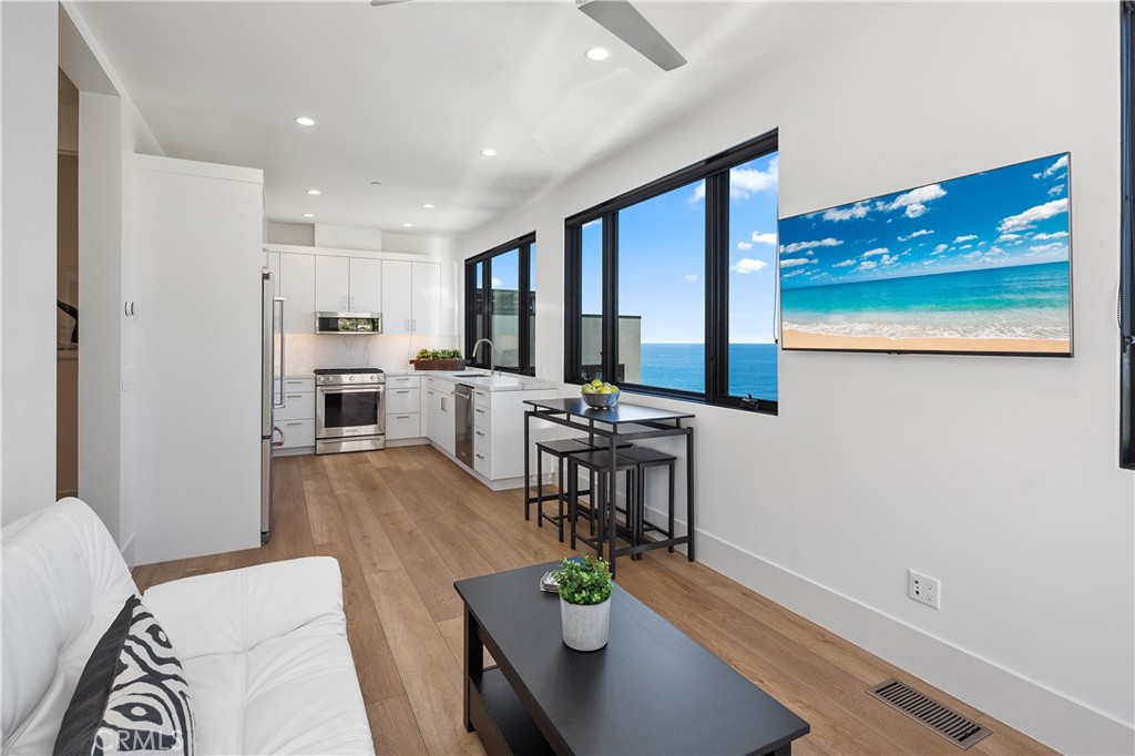 565 B Fern Street B, Laguna Beach CA 92651 - photo 3