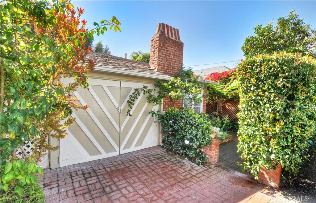565 Lombardy Lane, Laguna Beach CA 92651 - photo 1