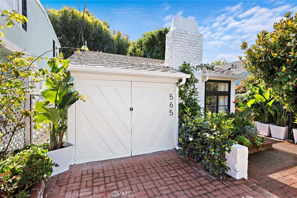 565 Lombardy Lane, Laguna Beach CA 92651 - photo 1