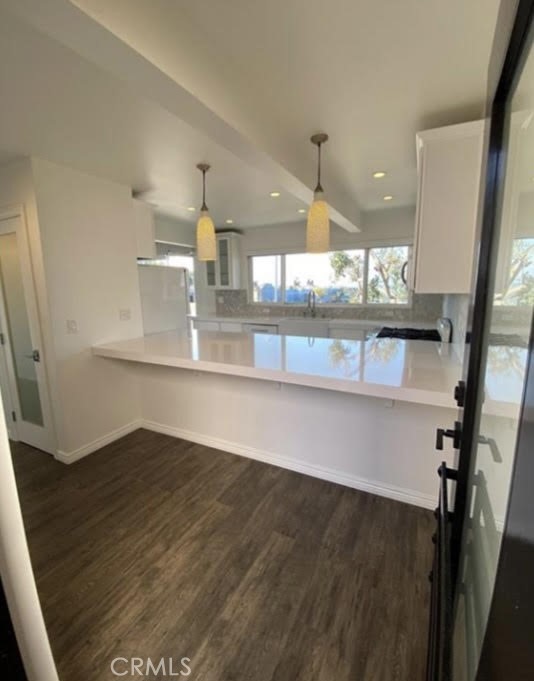 Welcome into the foyer area w/ spacious counter space and room for bar stools - 577 Ramona A, Laguna Beach CA 92651 - photo 6
