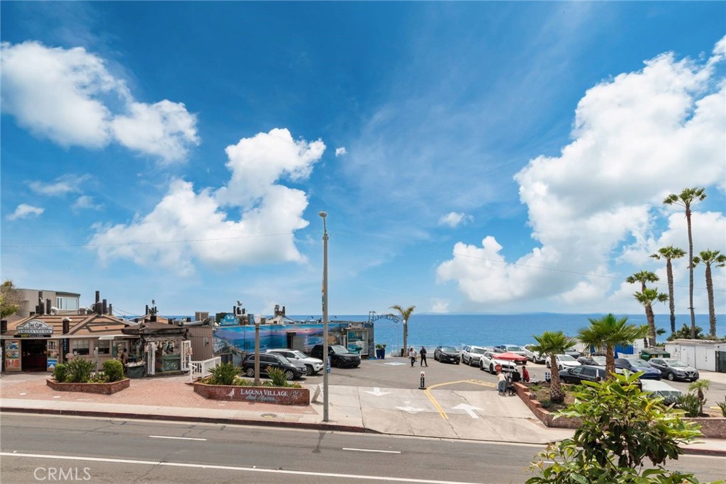 Perfect downtown location just across the street from the Cliff Restaurant, and shimmering Pacific Ocean. Beach access i - 577 Ramona Ave #C, Laguna Beach CA 92651 - photo 1