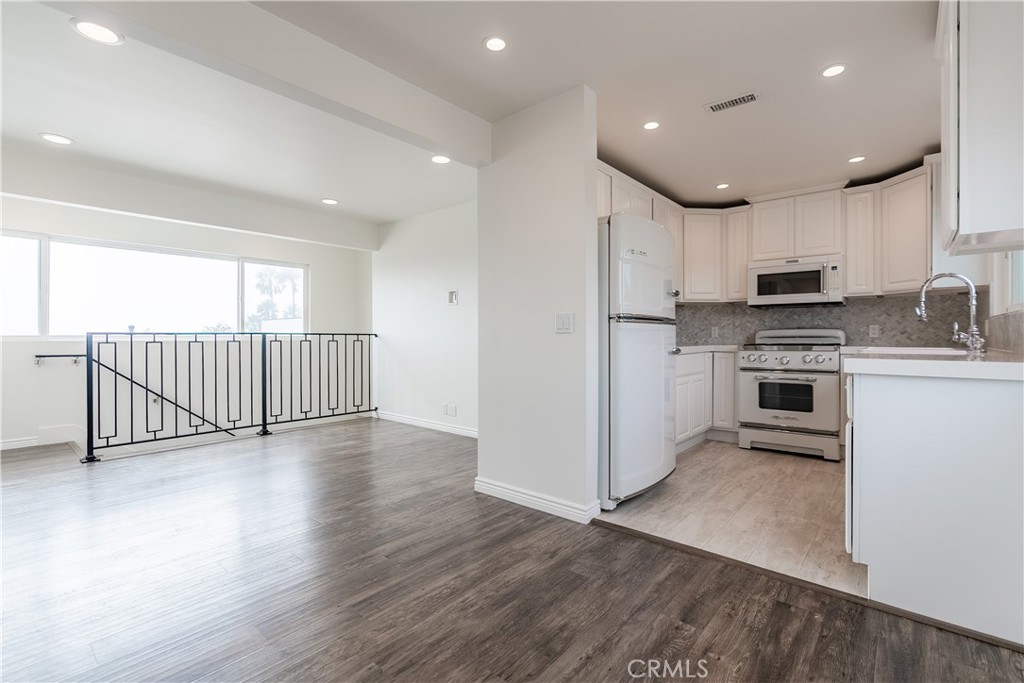 Open concept kitchen, living space - 577 S Ramona #E, Laguna Beach CA 92651 - photo 10