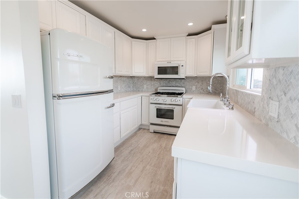 Renovated Kitchen - 577 S Ramona #E, Laguna Beach CA 92651 - photo 12