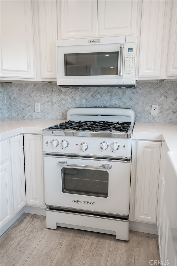 New appliances - 577 S Ramona #E, Laguna Beach CA 92651 - photo 14