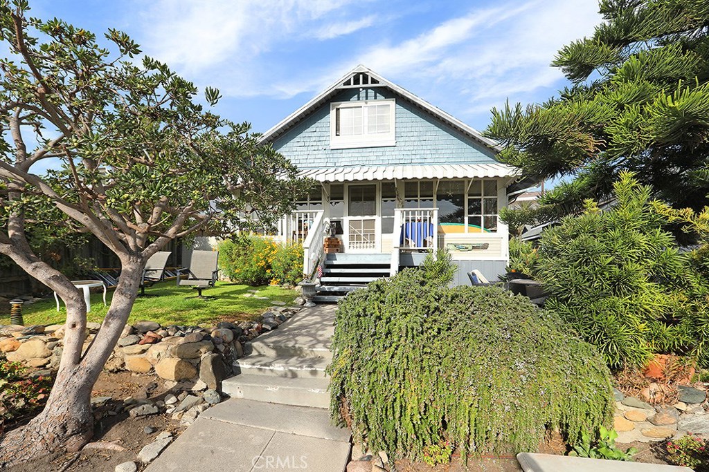 ORIGINAL 1920 COTTAGE FEATURES 4-BEDROOMS, 1.75 BATHS AND ALL OF THE ORIGINAL WOODWORK AND FINE DETAIL THAT WILL TAKE YO - 578 N Coast, Laguna Beach CA 92651 - photo 1