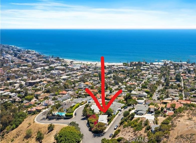 1/2 mile to the sand. The location provides unbeatable peace and privacy. - 580 Poplar Street, Laguna Beach CA 92651 - photo 1
