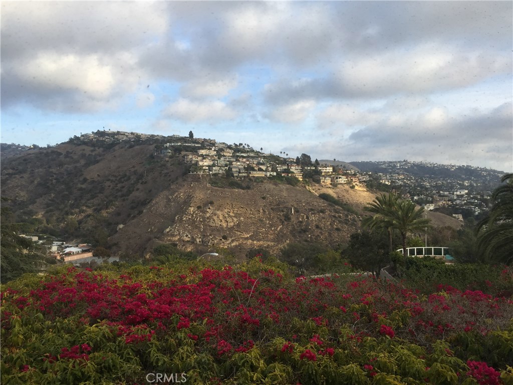 Living room views ! - 580 Poplar Street, Laguna Beach CA 92651 - photo 1