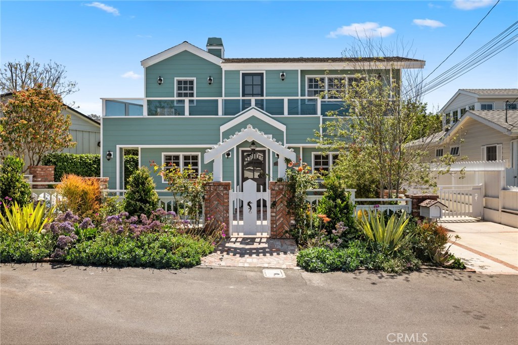 A white picket fence and inviting front yard with colorful landscaping present a perfect spot of spur-of-the-moment get- - 589 Brooks Street, Laguna Beach CA 92651 - photo 1