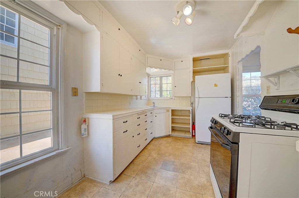 590 Seaview Street, Laguna Beach CA 92651 - photo 6