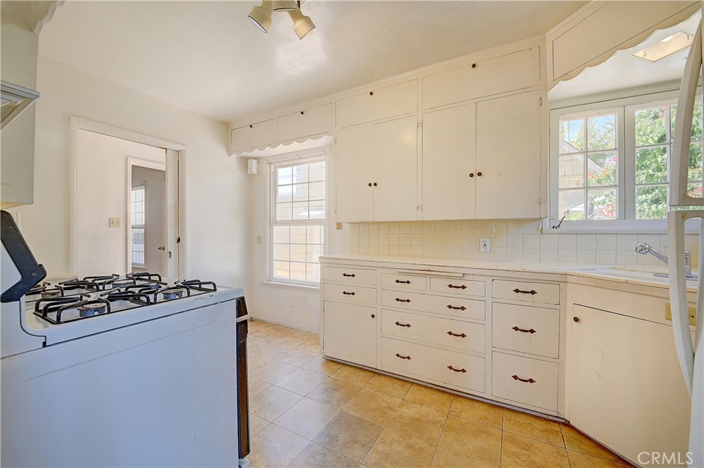 590 Seaview Street, Laguna Beach CA 92651 - photo 8