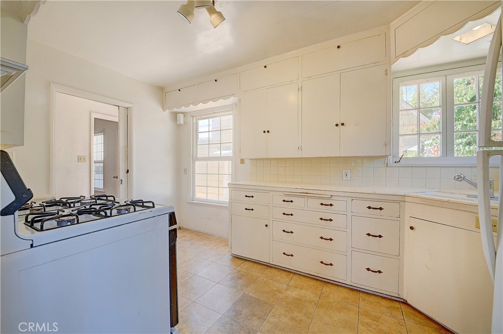 590 Seaview Street, Laguna Beach CA 92651 - photo 10