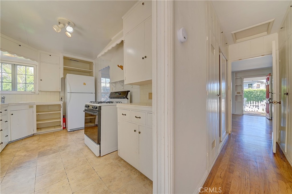 590 Seaview Street, Laguna Beach CA 92651 - photo 22
