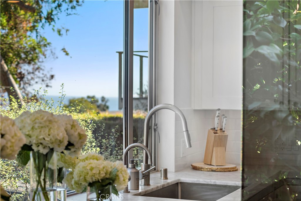 592 Bluebird Canyon Drive, Laguna Beach CA 92651 - photo 8