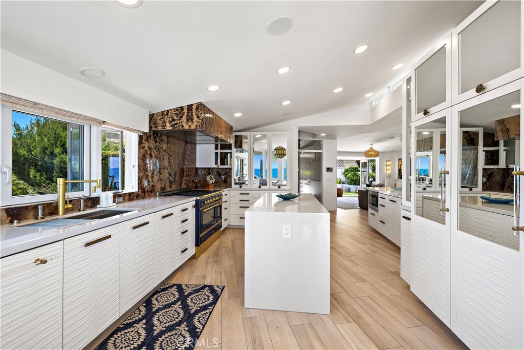 594 Cliff Drive, Laguna Beach CA 92651 - photo 11