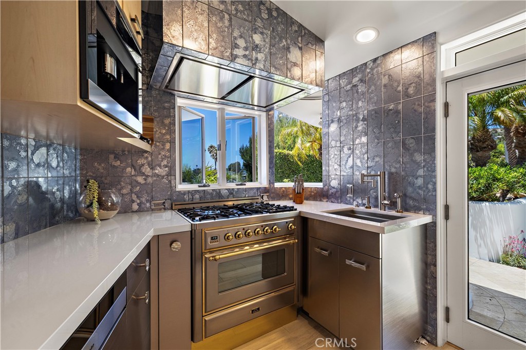 594 Cliff Drive, Laguna Beach CA 92651 - photo 12