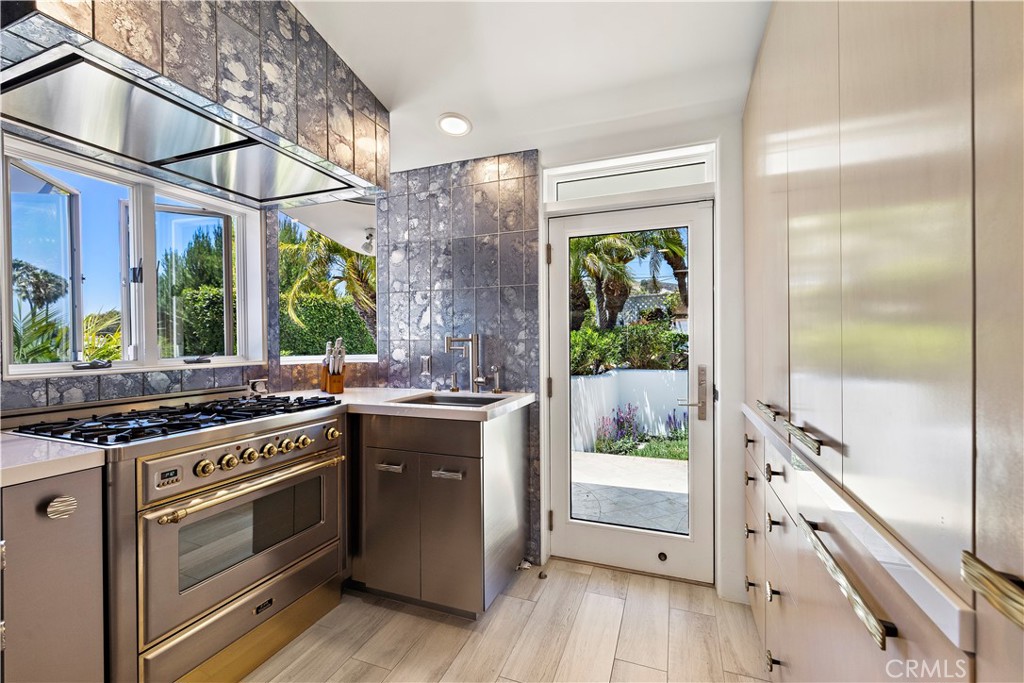594 Cliff Drive, Laguna Beach CA 92651 - photo 14