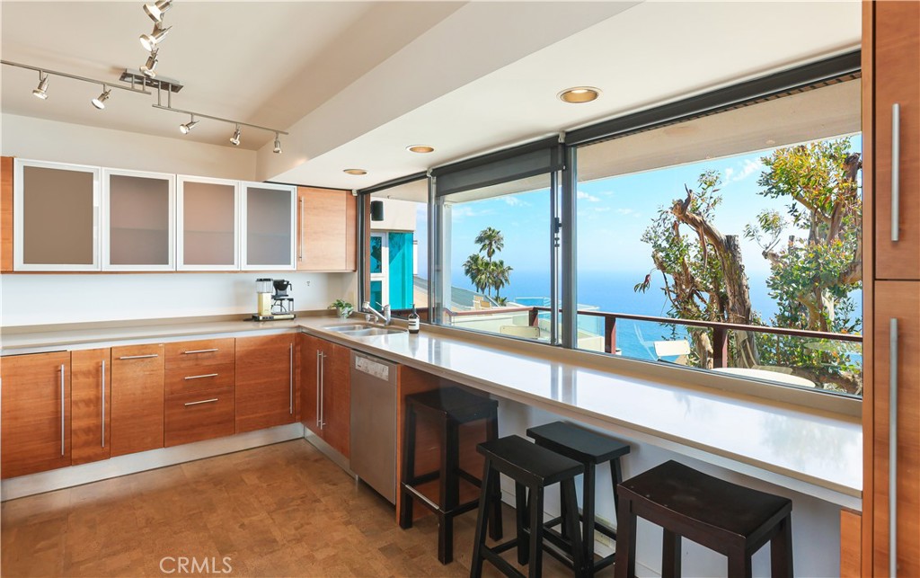 Kitchen - 599 Alta Vista, Laguna Beach CA 92651 - photo 10