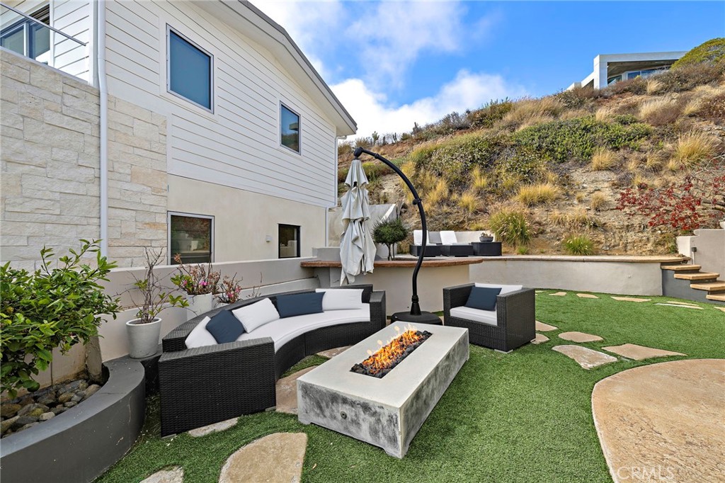 side yard with al fresco dining, digitally staged with lounge cushions - 608 Loretta Drive, Laguna Beach CA 92651 - photo 2