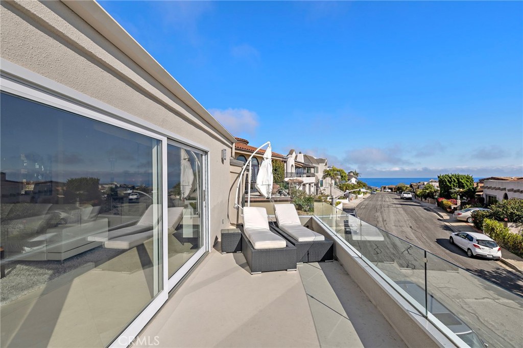 upper terrace south view looking toward cul-de-sac - 608 Loretta Drive, Laguna Beach CA 92651 - photo 7