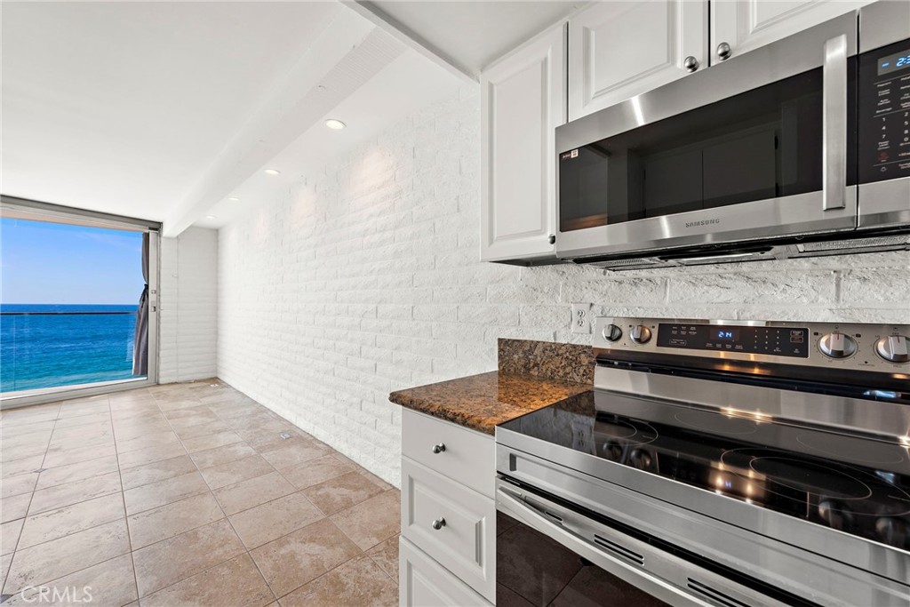 609 Sleepy Hollow Lane 12, Laguna Beach CA 92651 - photo 5