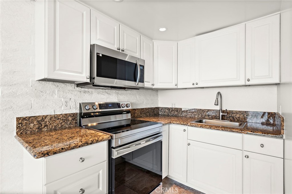 609 Sleepy Hollow Lane 12, Laguna Beach CA 92651 - photo 11