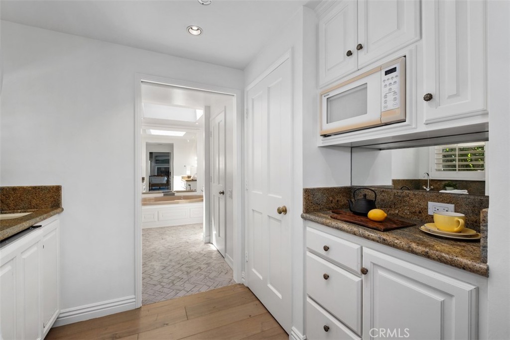 616 Cuprien Primary Suite Wet Bar - 616 Cuprien Way, Laguna Beach CA 92651 - photo 20