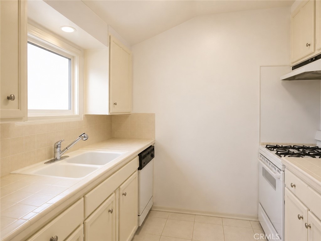 620 Cuprien Kitchen Empty - 616 Cuprien Way, Laguna Beach CA 92651 - photo 46