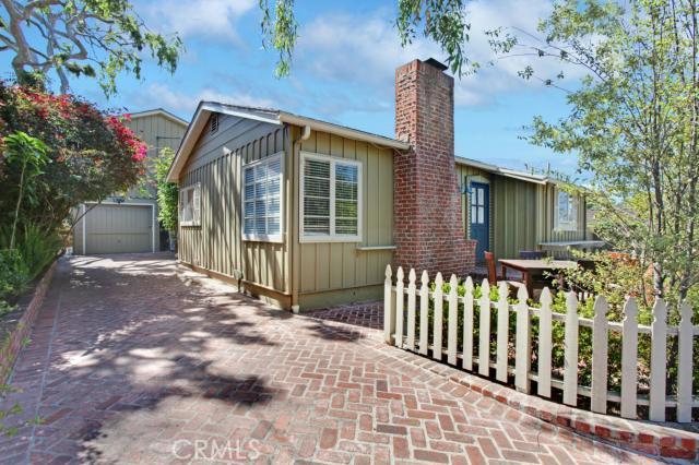 617-621 Lombardy Lane, Laguna Beach, California ~ Front cottage unit with detached two apartments, one upper and one low - 617 Lombardy Lane, Laguna Beach CA 92651 - photo 1