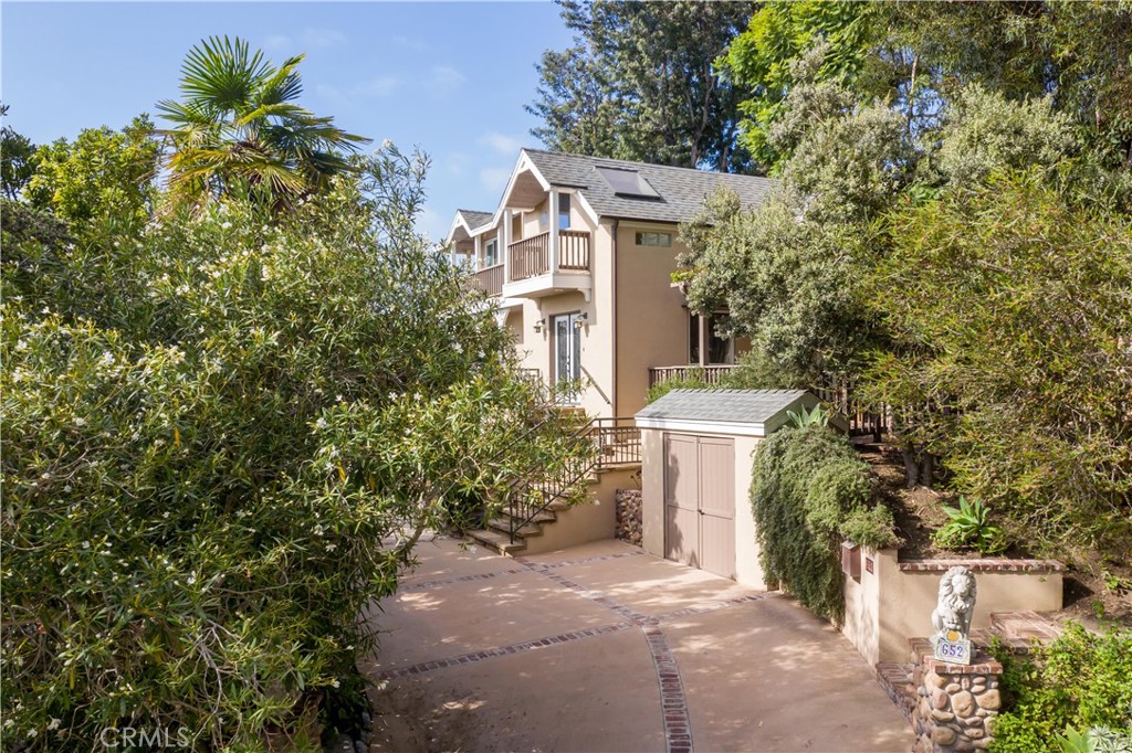 Private setting at the end of one of the best streets in Woods Cove neighborhood in Laguna Beach. - 652 Agate Street, Laguna Beach CA 92651 - photo 1