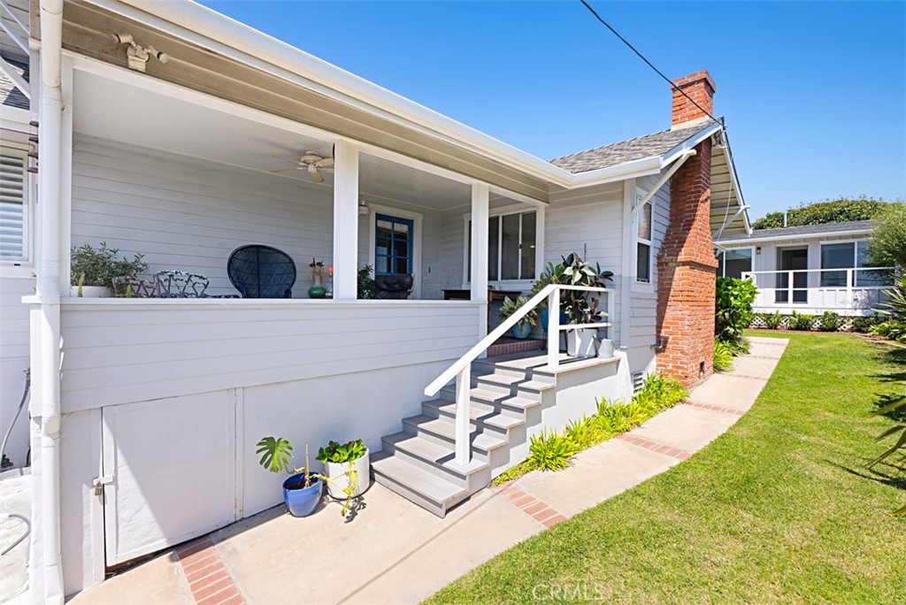 Charming wrap around porch. - 652 Ramona, Laguna Beach CA 92651 - photo 1