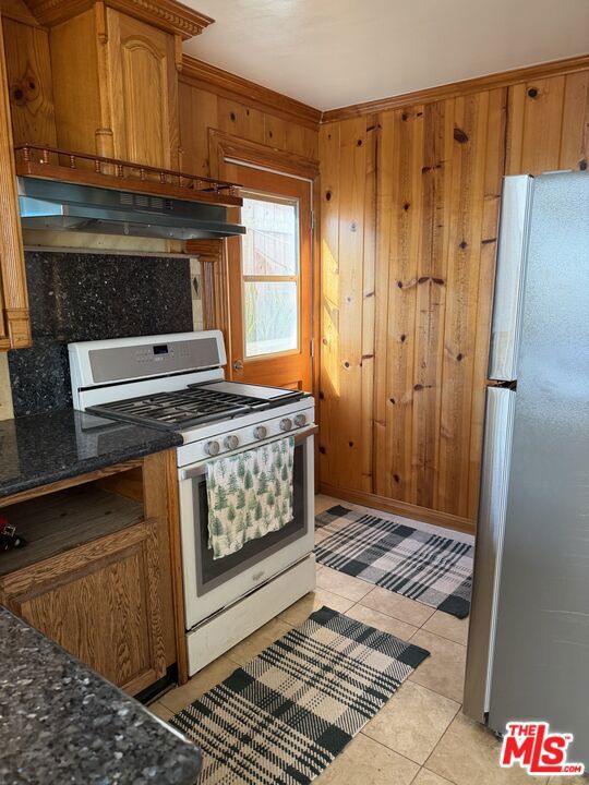 653 Ramona Avenue, Laguna Beach CA 92651 - photo 17