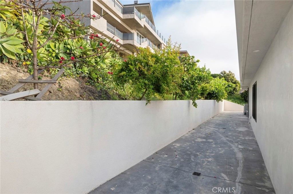 654 Canyon View Drive, Laguna Beach CA 92651 - photo 52