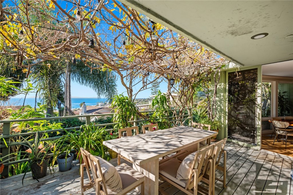 Direct access to outdoor dining and entertaining spaces further enhances the home’s exceptional indoor-outdoor connectio - 660 Virginia Park, Laguna Beach CA 92651 - photo 16
