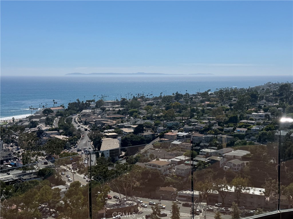 Catalina Island is on display most of the year, at times is very clear and one can see the island cliffs. - 664 Mystic View, Laguna Beach CA 92651 - photo 5