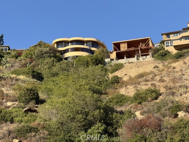 Distinctive design has been admired for decades, new construction next door on what was a lot where former home burned i - 664 Mystic View, Laguna Beach CA 92651 - photo 7
