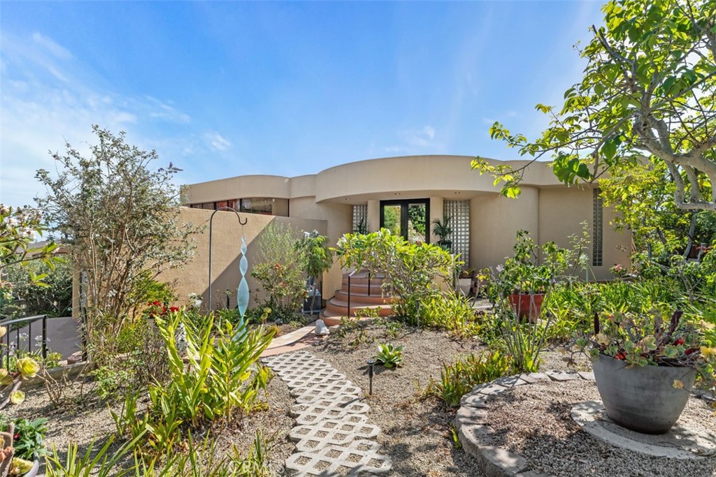 More garden view, large space to add more plantings if​​‌​​​​‌​​‌‌​​‌‌​​‌‌​​‌​​​‌‌​‌​​​​‌‌​‌​​ wished. - 664 Mystic View, Laguna Beach CA 92651 - photo 16