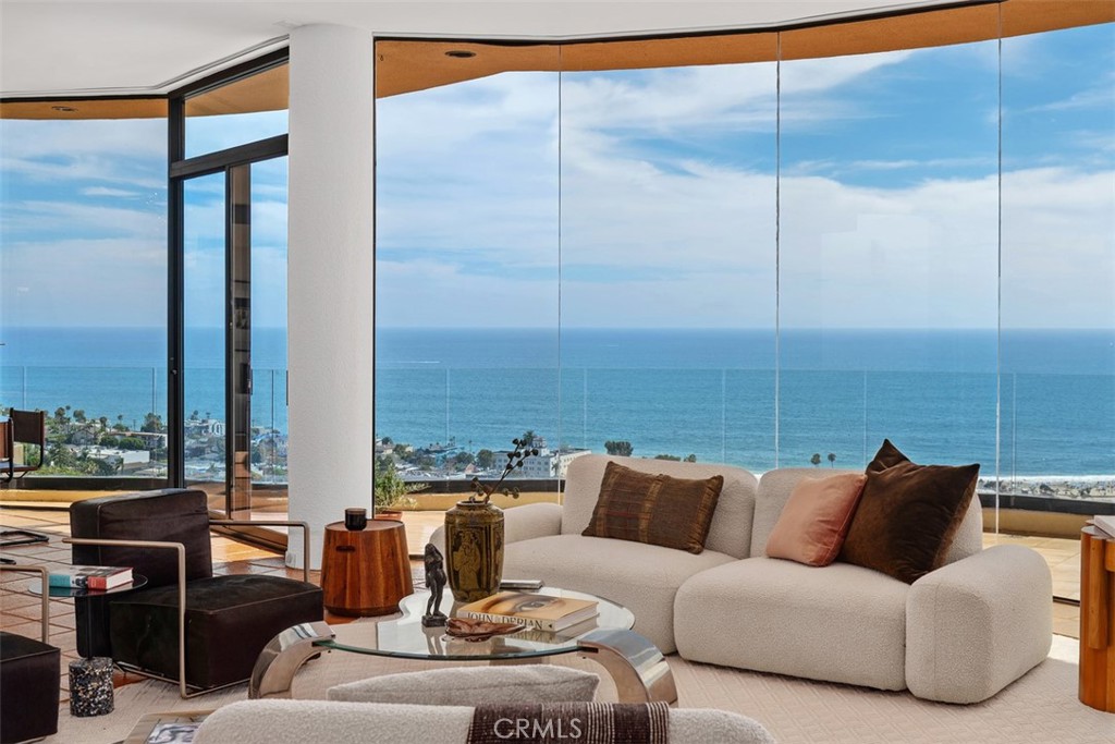 Deck with glass panels off living room is accessed by sliding glass door. - 664 Mystic View, Laguna Beach CA 92651 - photo 22