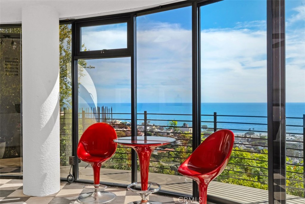 Dining area in guest quarters. - 664 Mystic View, Laguna Beach CA 92651 - photo 49