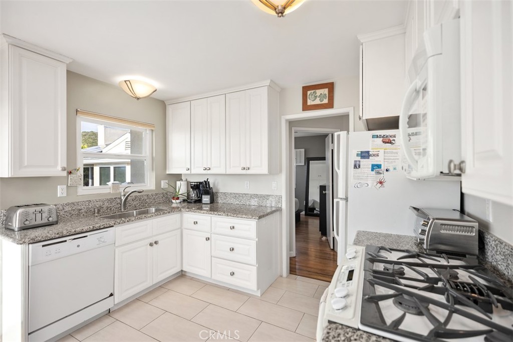 670 Thalia, Laguna Beach CA 92651 - photo 7