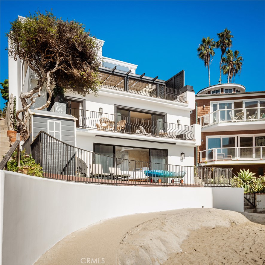 Easy beach access - 675 Cliff Drive, Laguna Beach CA 92651 - photo 2
