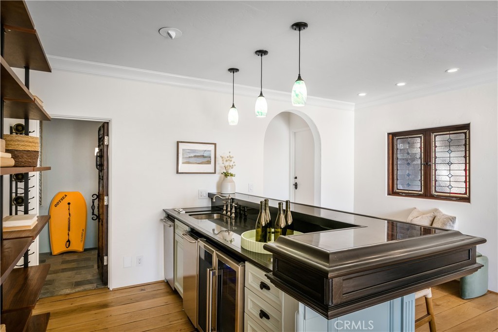 Wet bar - 675 Cliff Drive, Laguna Beach CA 92651 - photo 25
