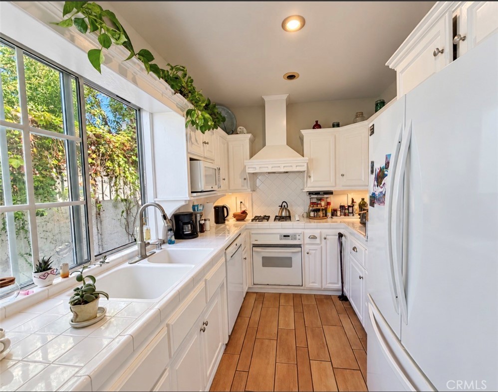 676 Glenneyre Street, Laguna Beach CA 92651 - photo 8