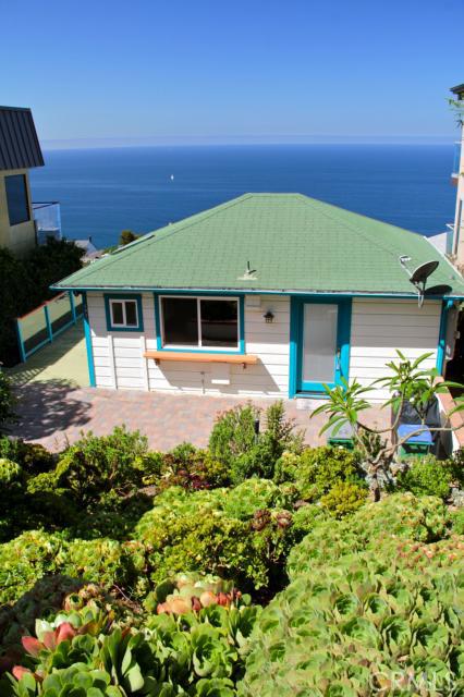 ADORABLE updated cottage with fabulous ocean views and no obstructions below! - 682 Alta Vista Way, Laguna Beach CA 92651 - photo 1